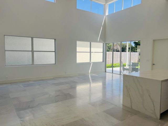 Продажа дома по адресу 2468 NW 67th Street Street - фото 6915998