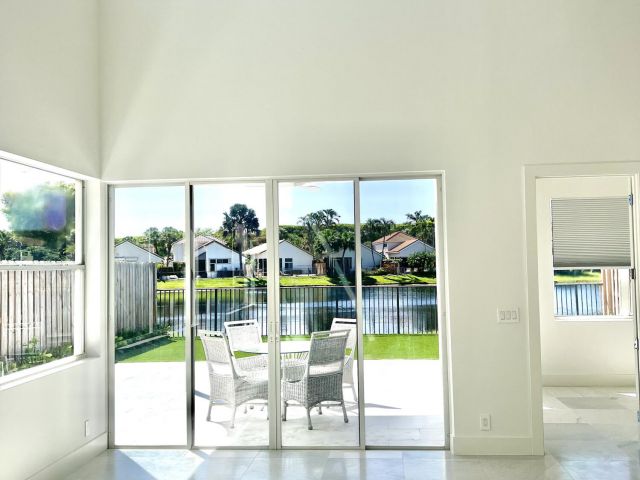 Продажа дома по адресу 2468 NW 67th Street Street - фото 6915999