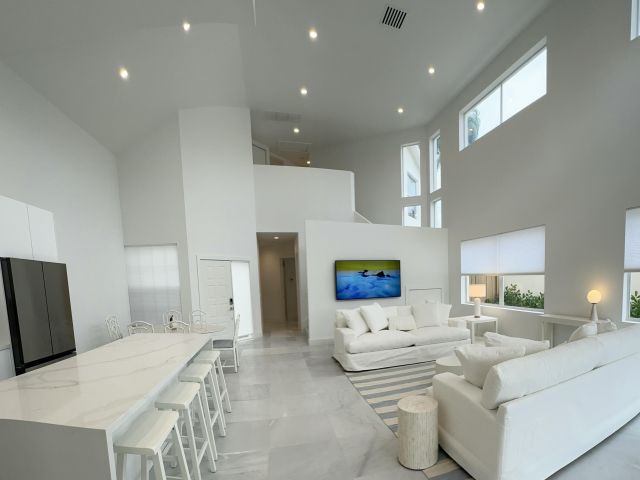 Продажа дома по адресу 2468 NW 67th Street Street - фото 6916003