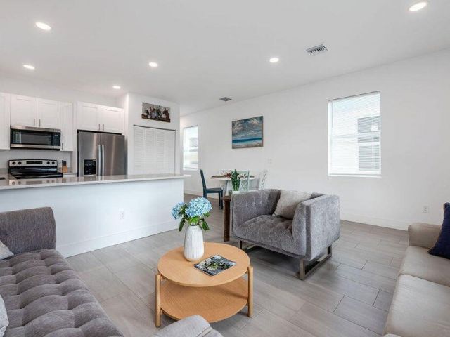 Дом в аренду по адресу 3514 Hiawatha Avenue - фото 6916406