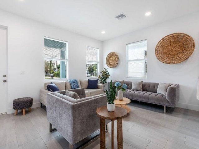 Дом в аренду по адресу 3514 Hiawatha Avenue - фото 6916407