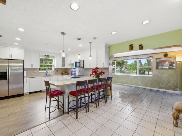 Продажа дома по адресу 1811 NW 119th Avenue - фото 6920435