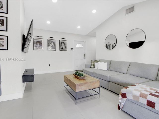 Продажа дома по адресу 14232 SW 155th St - фото 7536332