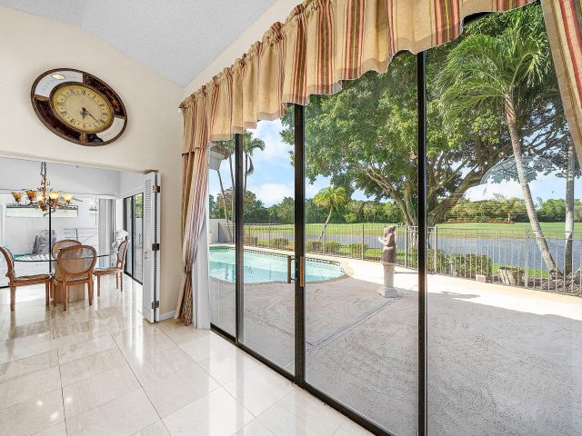 Продажа дома по адресу 21459 Bridge View Drive - фото 6918394