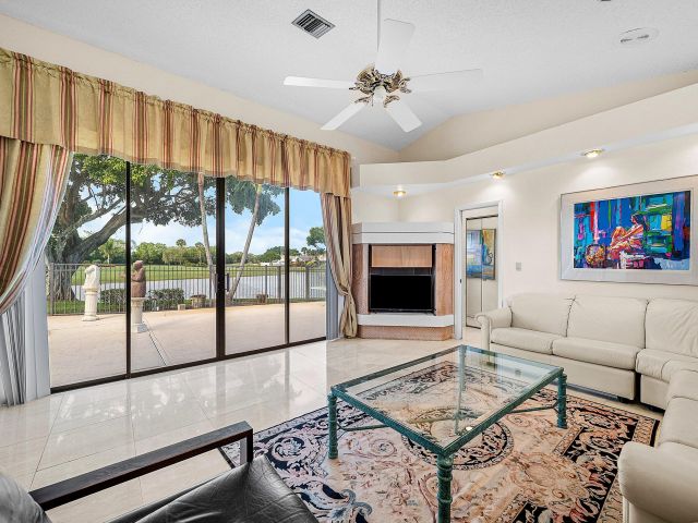 Продажа дома по адресу 21459 Bridge View Drive - фото 6918395