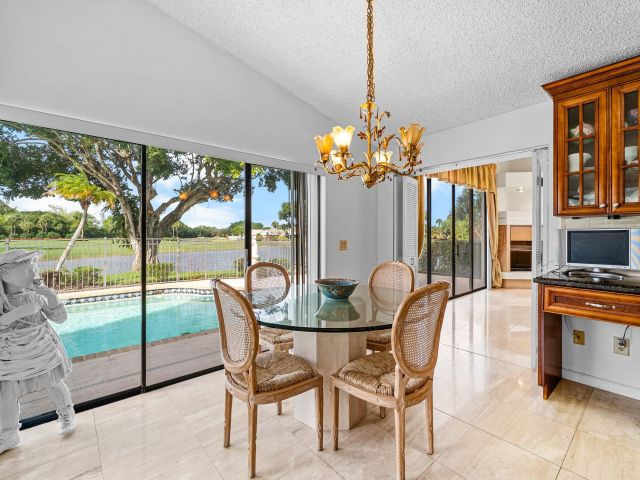 Продажа дома по адресу 21459 Bridge View Drive - фото 6918396