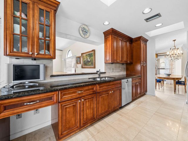 Продажа дома по адресу 21459 Bridge View Drive - фото 6918397