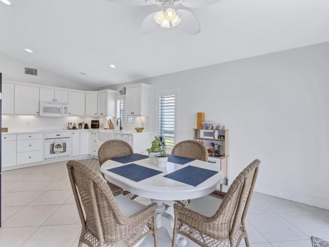 Дом в аренду по адресу 9569 Tavernier Drive - фото 6921392