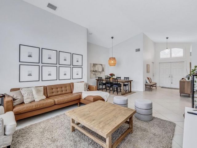 Дом в аренду по адресу 9569 Tavernier Drive - фото 6921396