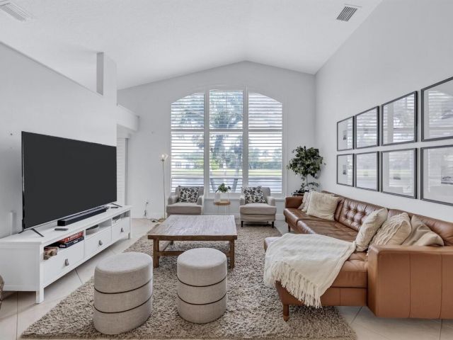 Дом в аренду по адресу 9569 Tavernier Drive - фото 6921397