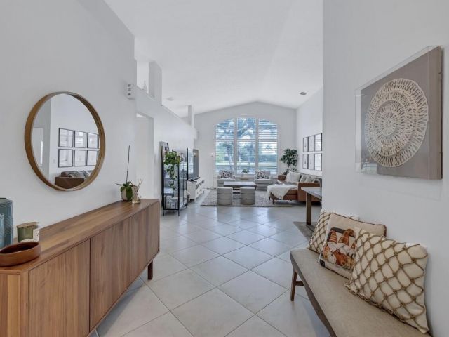 Дом в аренду по адресу 9569 Tavernier Drive - фото 6921398