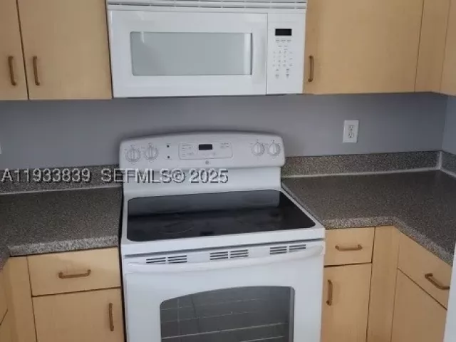 Продажа дома по адресу 13012 NW 8th St - фото 7782295