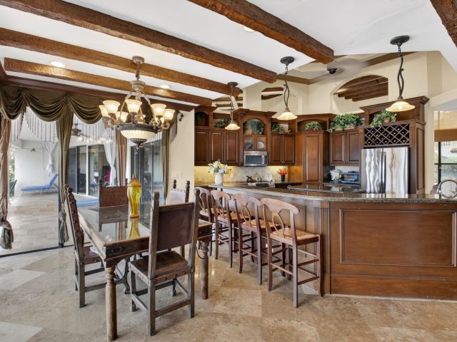 Продажа дома по адресу 1940 SW 7th Place - фото 6919876