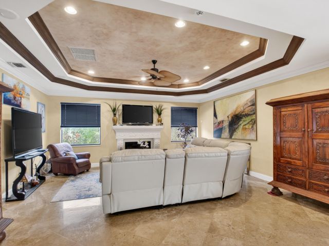 Продажа дома по адресу 1940 SW 7th Place - фото 6919882