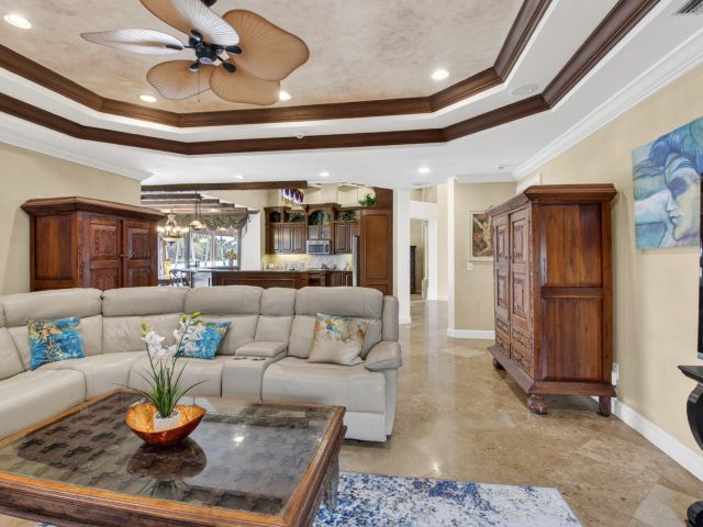 Продажа дома по адресу 1940 SW 7th Place - фото 6919883