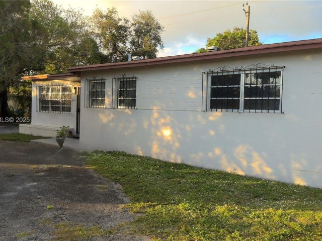 Дом в аренду по адресу 3825 NW 168th Ter 0 - фото 7481216