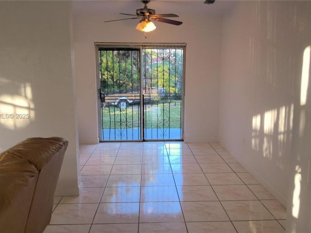 Дом в аренду по адресу 3825 NW 168th Ter 0 - фото 7481217