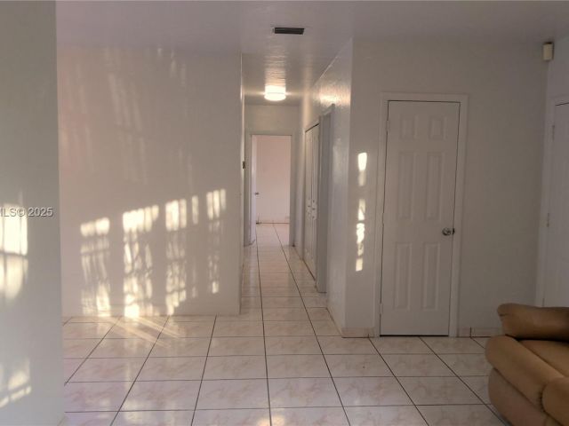 Дом в аренду по адресу 3825 NW 168th Ter 0 - фото 7481219