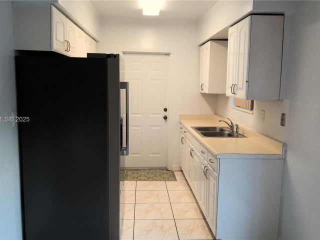 Дом в аренду по адресу 3825 NW 168th Ter 0 - фото 7481220