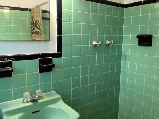 Дом в аренду по адресу 3825 NW 168th Ter 0 - фото 7481221