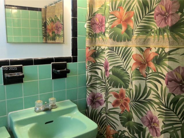 Дом в аренду по адресу 3825 NW 168th Ter 0 - фото 7481222