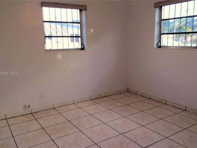 Дом в аренду по адресу 3825 NW 168th Ter 0 - фото 7481227