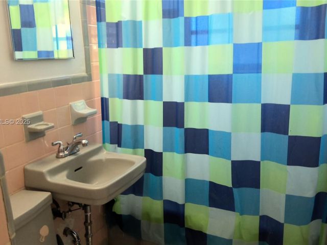 Дом в аренду по адресу 3825 NW 168th Ter 0 - фото 7481229