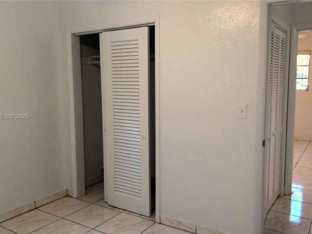 Дом в аренду по адресу 3825 NW 168th Ter 0 - фото 7481231