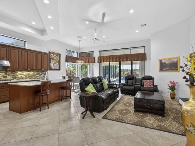 Продажа дома по адресу 6743 Sparrow Hawk Drive Drive - фото 6927832