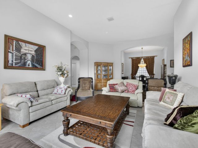 Продажа дома по адресу 6743 Sparrow Hawk Drive Drive - фото 6927834