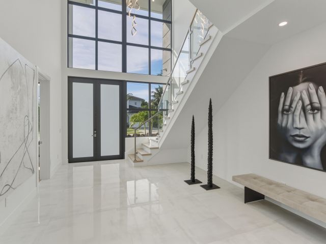 Продажа дома по адресу 1050 NE 3rd Avenue - фото 6919794