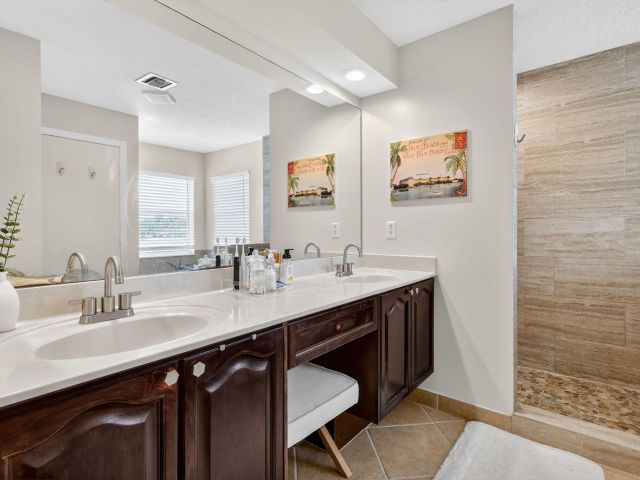 Продажа дома по адресу 4451 Lake Lucerne Circle - фото 6919766