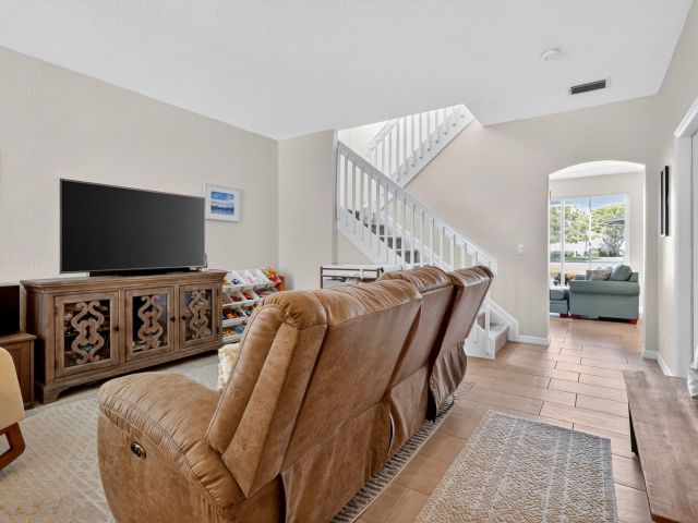 Продажа дома по адресу 4451 Lake Lucerne Circle - фото 6919770