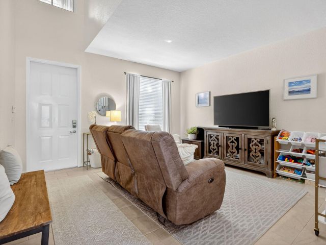 Продажа дома по адресу 4451 Lake Lucerne Circle - фото 6919772