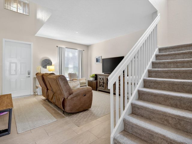 Продажа дома по адресу 4451 Lake Lucerne Circle - фото 6919773