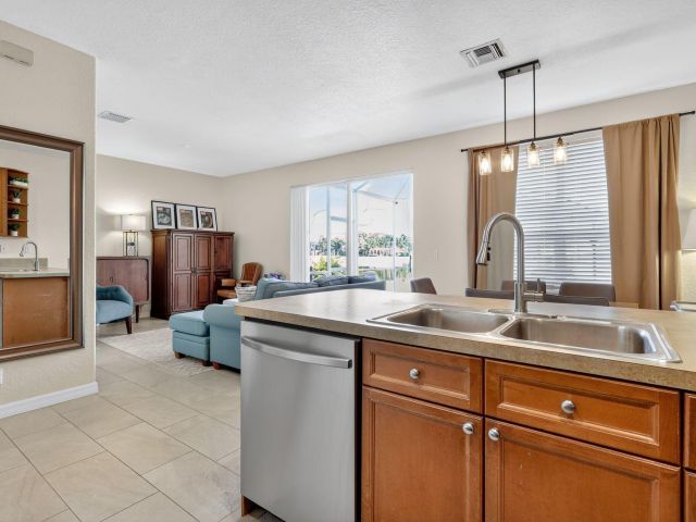 Продажа дома по адресу 4451 Lake Lucerne Circle - фото 6919775