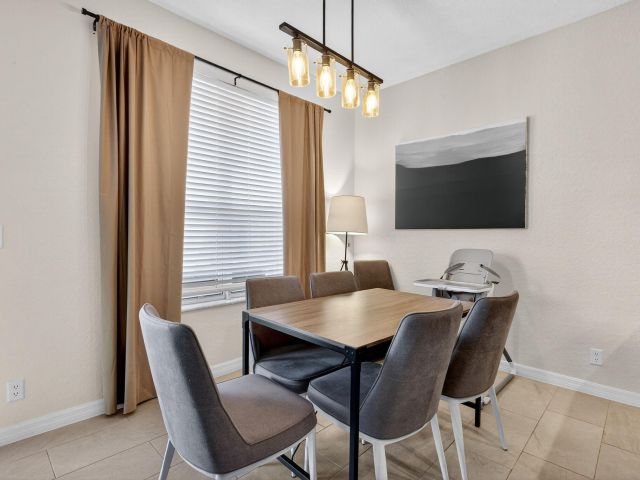 Продажа дома по адресу 4451 Lake Lucerne Circle - фото 6919777