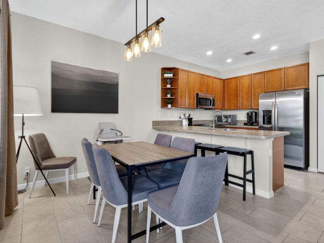 Продажа дома по адресу 4451 Lake Lucerne Circle - фото 6919778