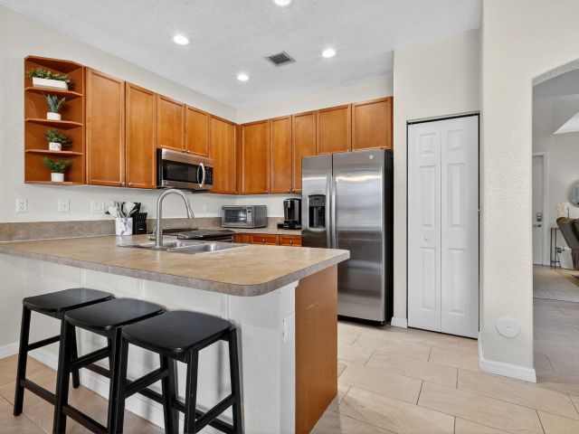 Продажа дома по адресу 4451 Lake Lucerne Circle - фото 6919779