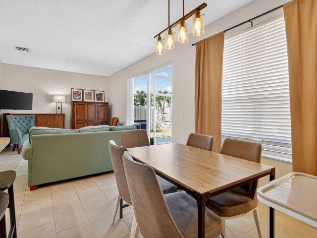 Продажа дома по адресу 4451 Lake Lucerne Circle - фото 6919780