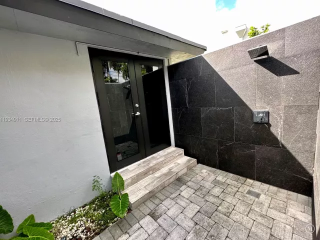 Продажа дома по адресу 513 NW 30th St - фото 6920040