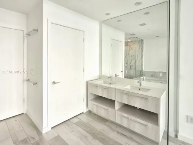 Продажа квартиры #3404 - фото 6920236