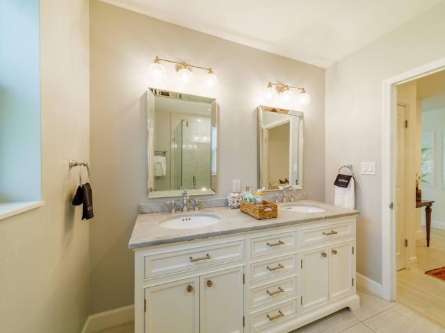 Дом в аренду по адресу 225 Russlyn Drive - фото 6926076