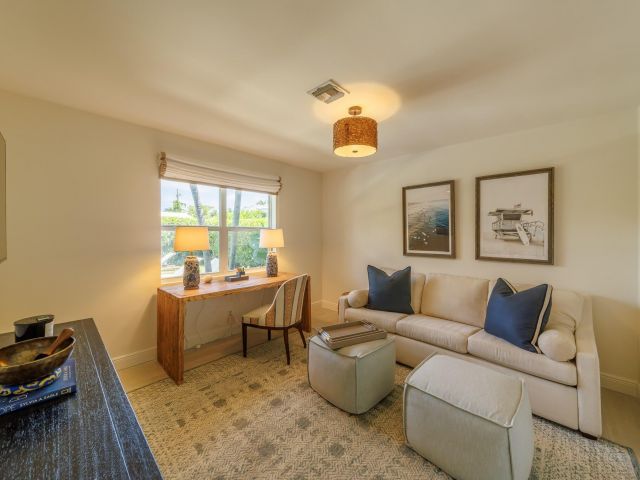 Дом в аренду по адресу 225 Russlyn Drive - фото 6926077