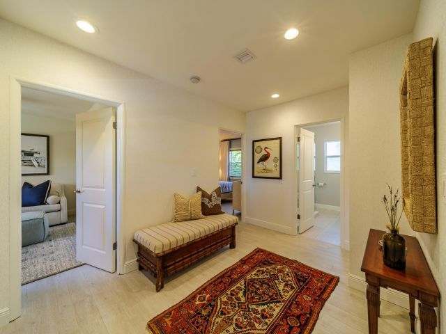 Дом в аренду по адресу 225 Russlyn Drive - фото 6926079