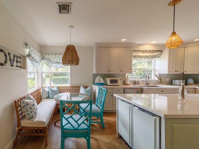 Дом в аренду по адресу 225 Russlyn Drive - фото 6926083