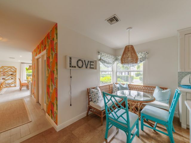 Дом в аренду по адресу 225 Russlyn Drive - фото 6926084