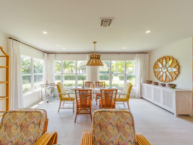 Дом в аренду по адресу 225 Russlyn Drive - фото 6926087