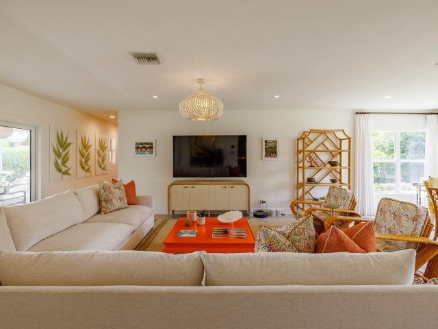 Дом в аренду по адресу 225 Russlyn Drive - фото 6926088