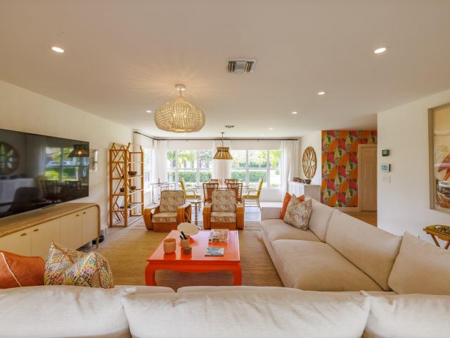 Дом в аренду по адресу 225 Russlyn Drive - фото 6926089